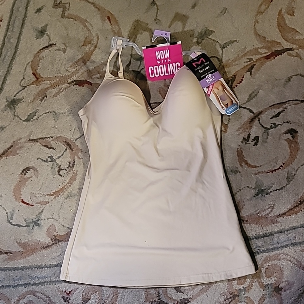 Size XL "Maidenform" Flexees wire free camisole. Shapes with cooling!